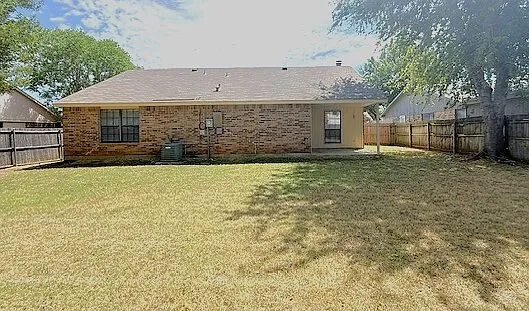 3 bed, 2.0 bath, 1528 sqft, $1,995 — Photo 3