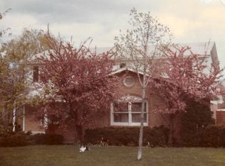 1017 Meadowlark Ln, Glenview, IL 60025