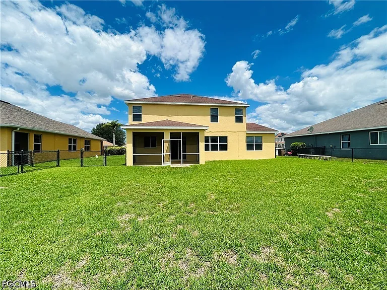 8041 Allamanda Ct — Photo 14