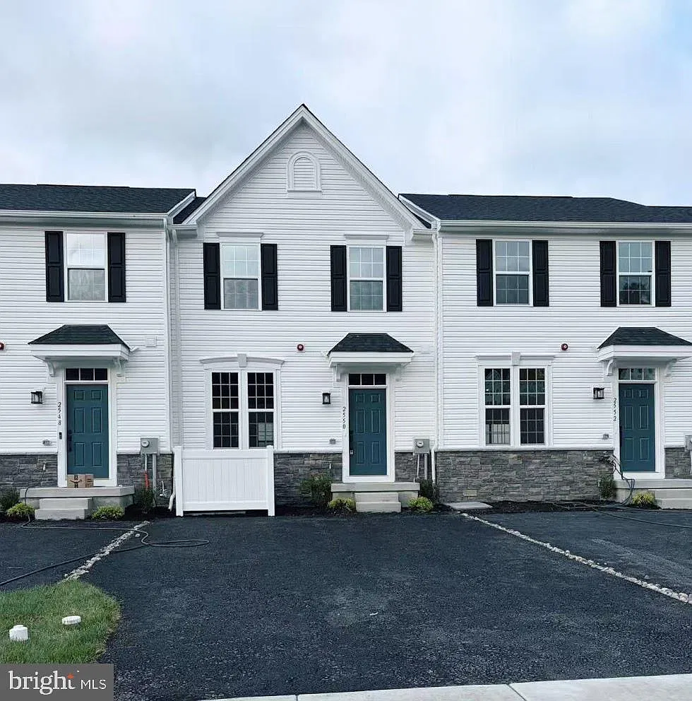 3 bed, 2.5 bath, 1960 sqft, $2,950 — Photo 1