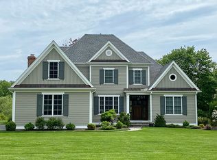 2 Doe Hollow Dr, Trumbull, CT 06611