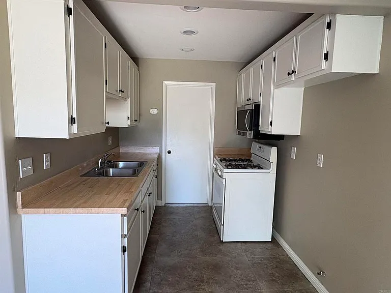 359 San Dimas Ave — Photo 10
