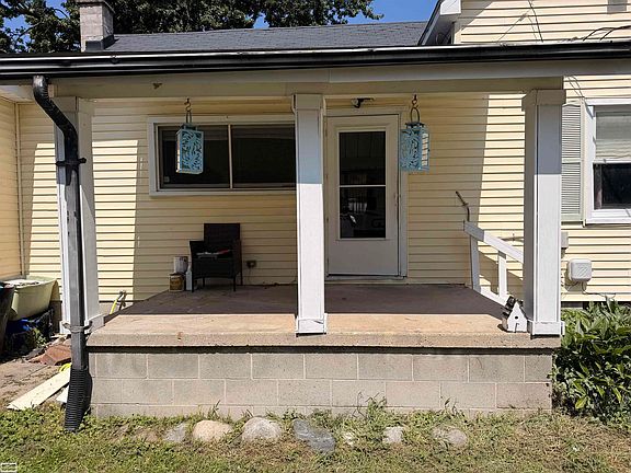 3rd image of 818 S 4th St