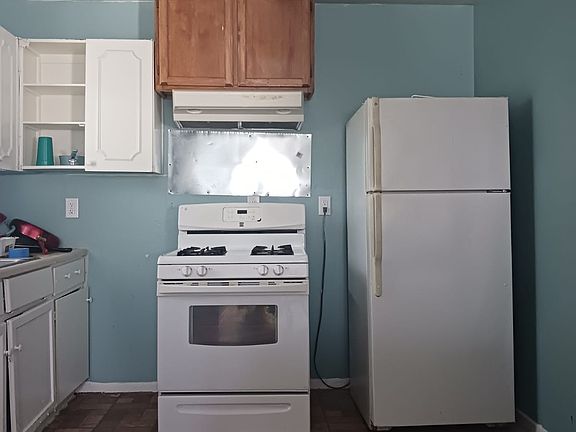 3rd image of 375 Dorie St