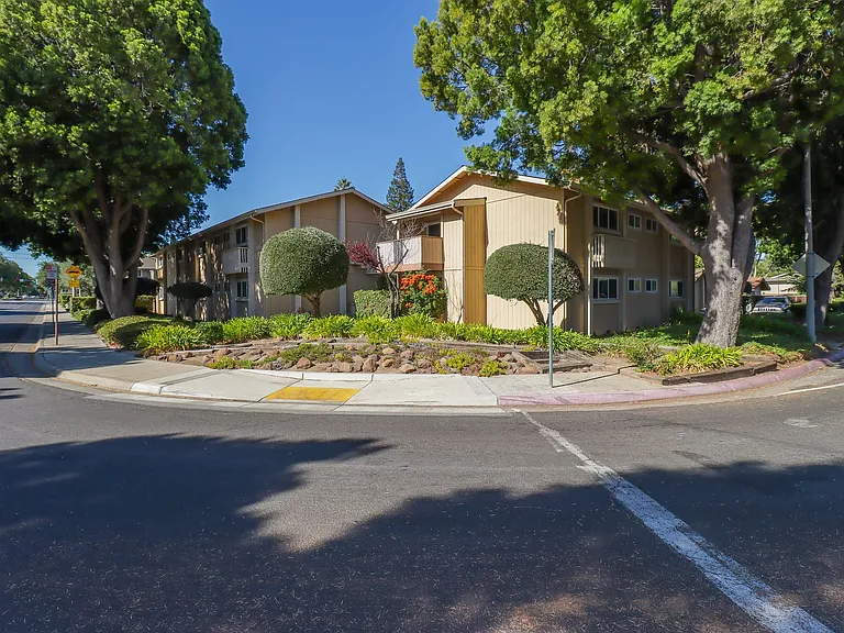 245 W California Ave — Photo 9