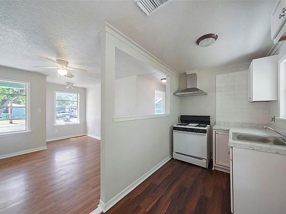 5th image of 621 E H St