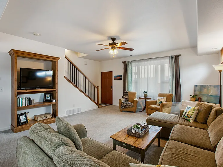 705 Valley View Dr — Photo 5