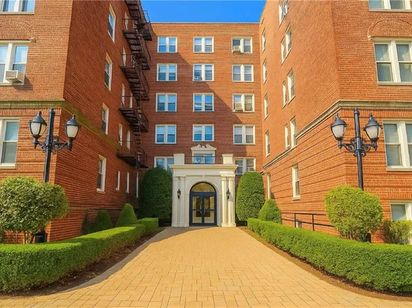 868 East 7th Street image 1 of 20