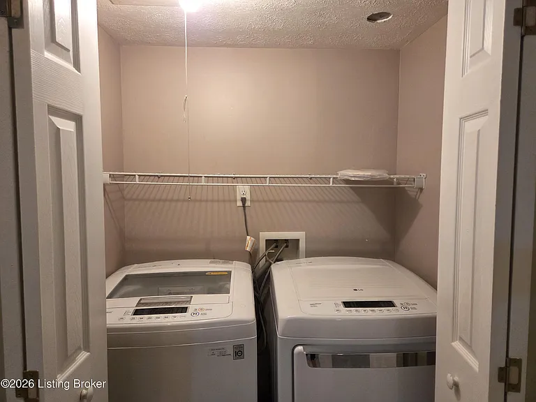 4204 Holly Tree Dr — Photo 31