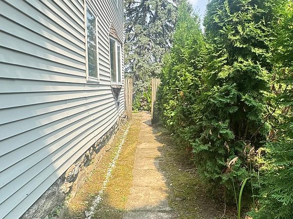 4th image of 277 Morton St E