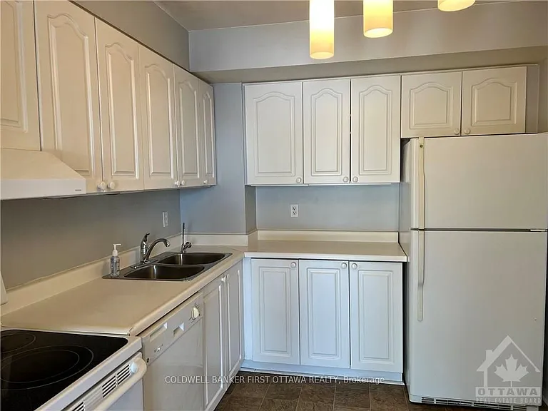 2759 Carousel Cres #307 — Photo 11
