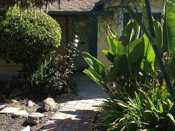 3rd image of 300 Loma Verde Ave