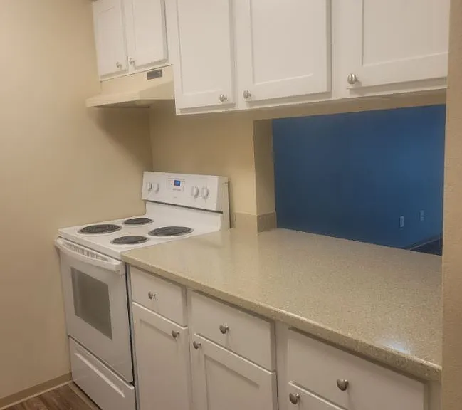 HARTFORD COURT APTS — Photo 8