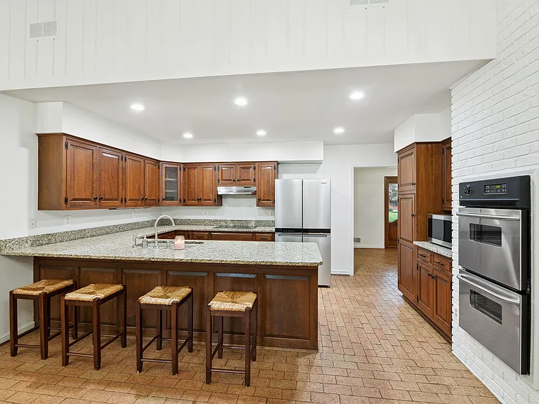 6313 Stoneham Ln — Photo 13