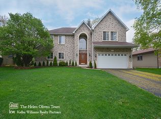 119 Robertson Rd, Lake Zurich, IL 60047