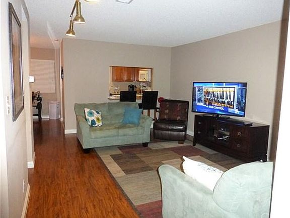 3rd image of 2931 Plaza Del Amo Unit 87