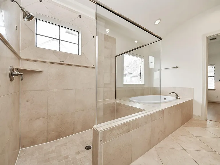 3229 Maxroy St — Photo 35