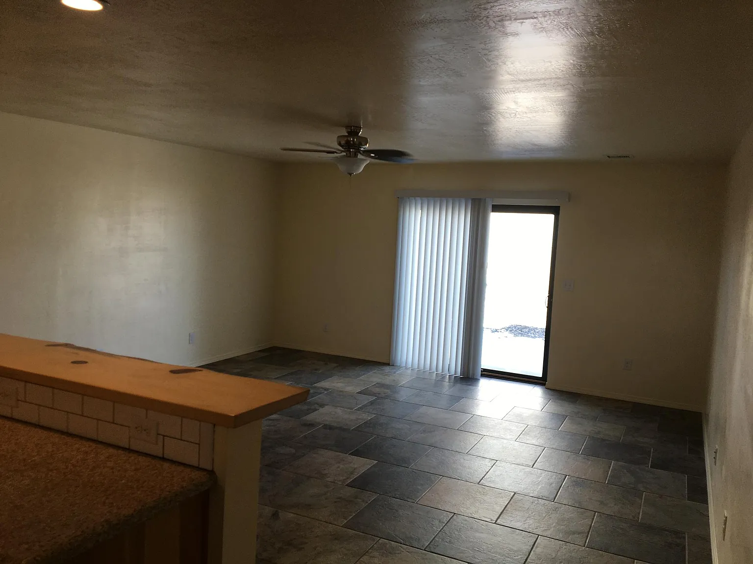 2 bed, 1000 sqft, $1,690 — Photo 2