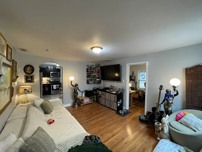1516 W 18th Pl #2R — Photo 2