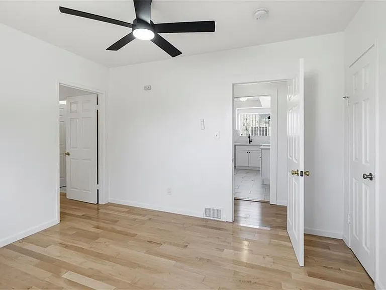 3825 Cimarron St — Photo 8