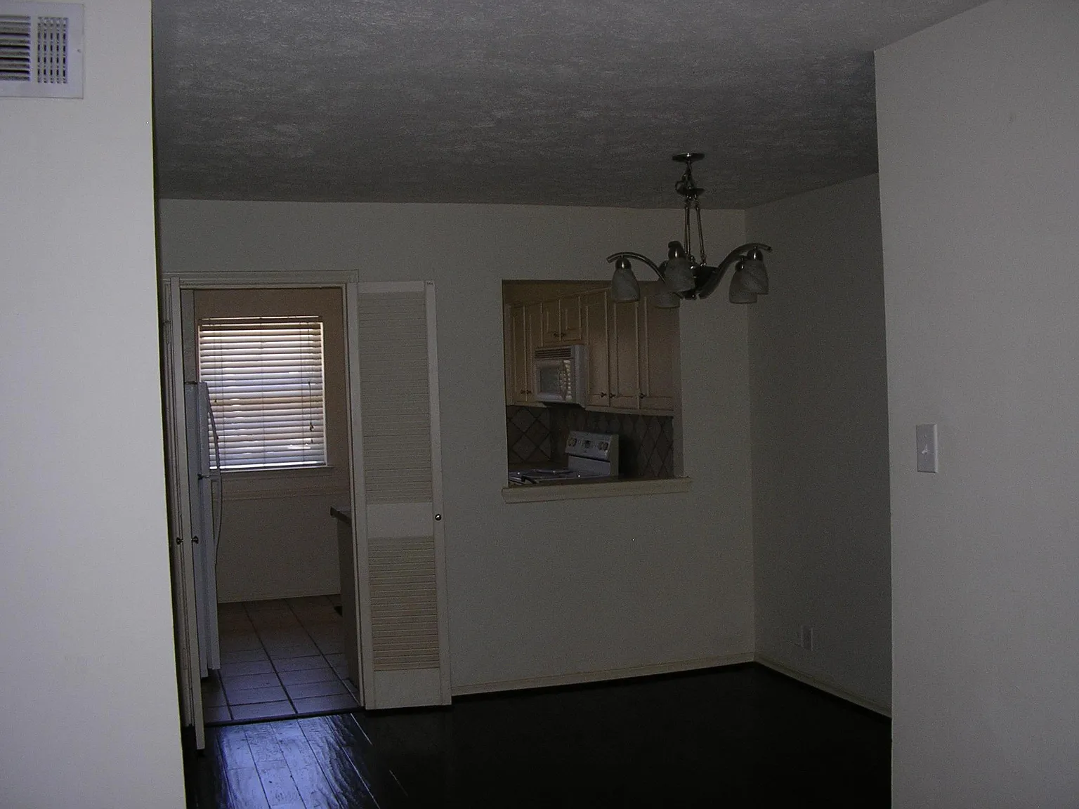 2 bed, 918 sqft, $1,650 — Photo 3