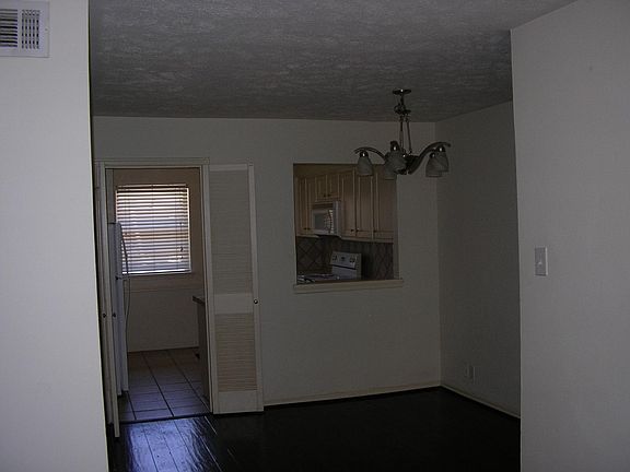 4th image of 3024 Mahanna Springs Dr