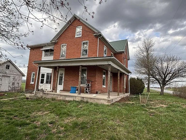 1650 Old Harrisburg Rd — Photo 2