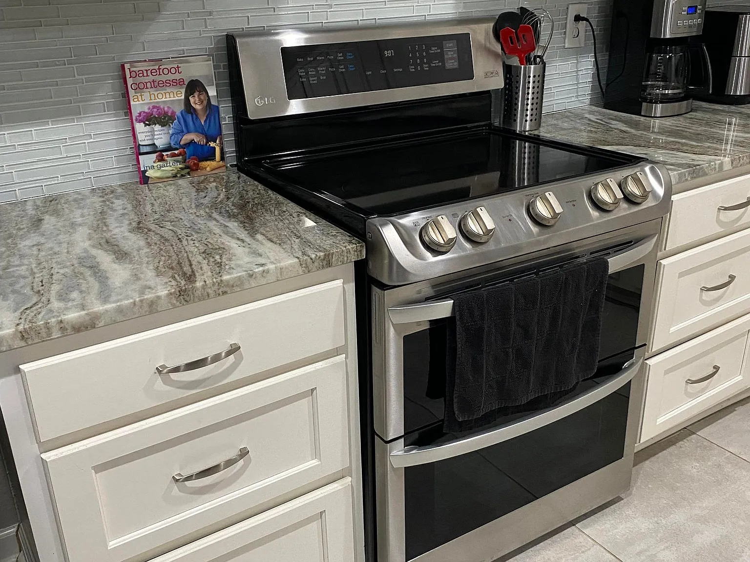 5 bed, 2327 sqft, $4,400 — Photo 3