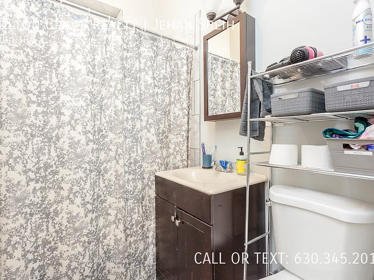 910 W Addison St #2F — Photo 10