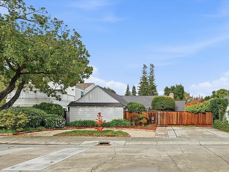 20 Kent Pl — Photo 2