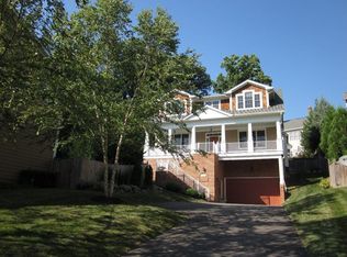 887A N Kensington St, Arlington, VA 22205