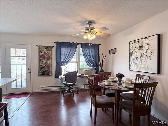 2nd image of 840 Dumont Pl