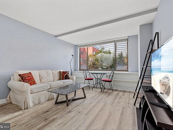 3rd image of 1111 Arlington Blvd APT 740