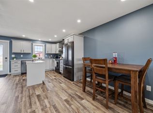 5933 Troy Mills Rd, Coggon, IA 52218