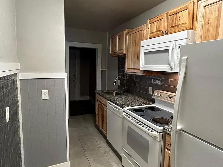 922 W Hill St — Photo 11