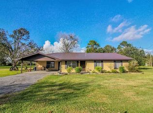 915 Cook Rd, Winnie, TX 77665