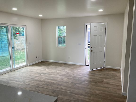 5th image of 8608 Cedar St #4