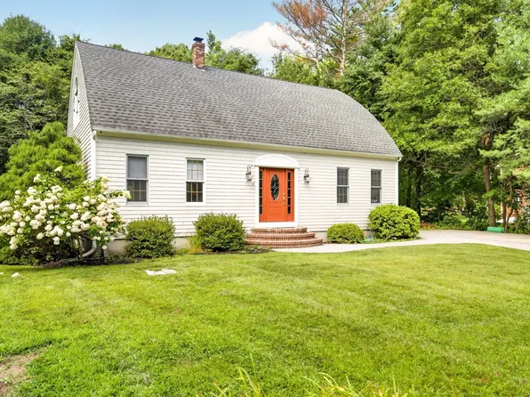 32 Slades Farm Ln, Dartmouth, MA 02748