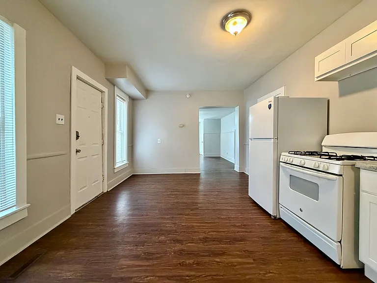 1515 Hoyt St — Photo 2