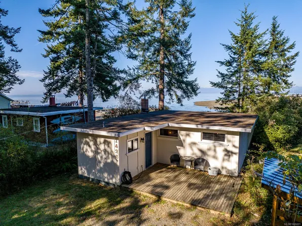 1426 Wilkinson Rd, Comox Valley, BC V9M 4B3