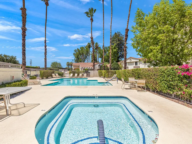 505 S Farrell Dr #D20 — Photo 32