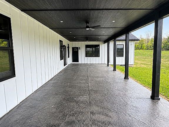 5th image of 9368 Chapman Rd