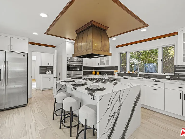 865 Warner Ave — Photo 7