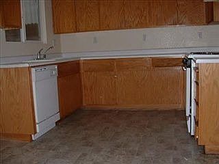 2nd image of 904 Jessica St