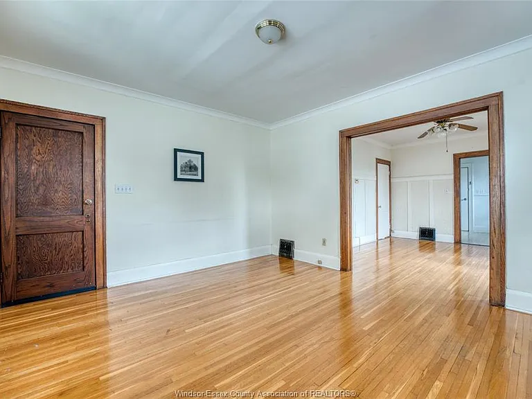 135 Oak St — Photo 3