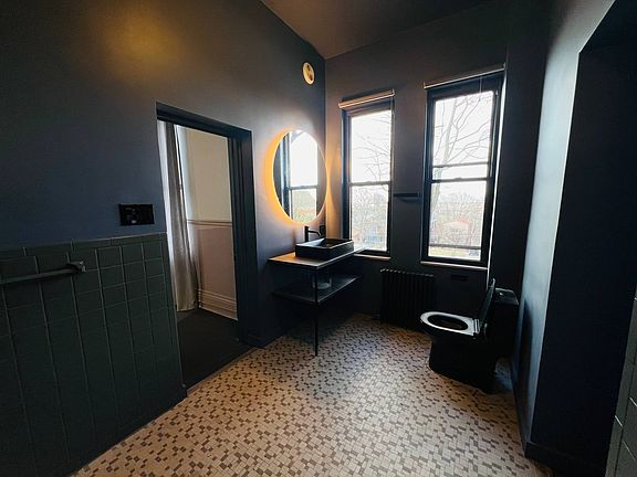 2nd image of 440 Ormsby Ave #4