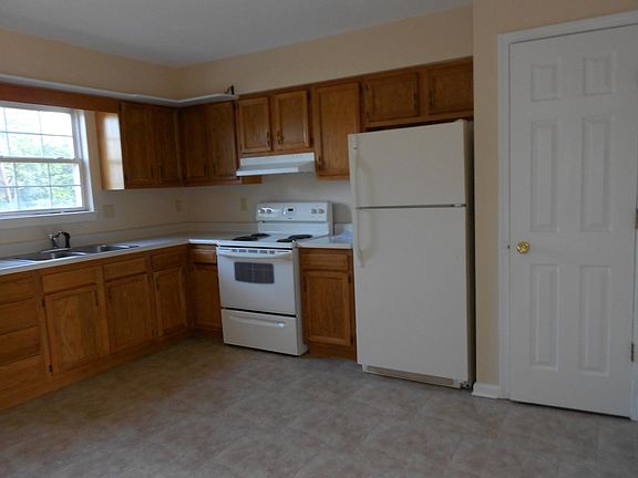 5th image of 1028 Bridle Ct
