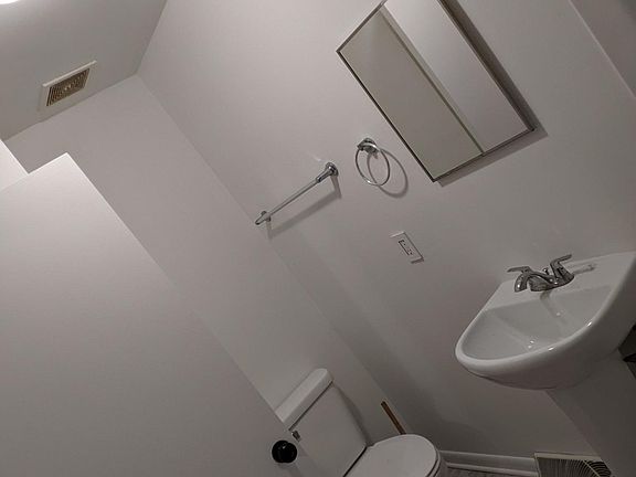 4th image of 2711 Canterbury Ln #2711