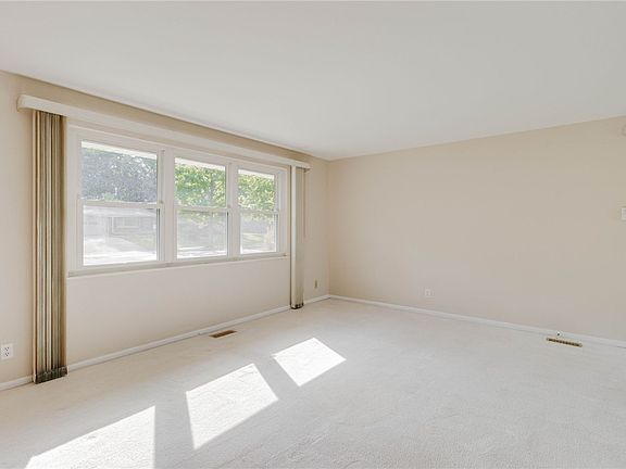 3rd image of 1620 Randall Rd