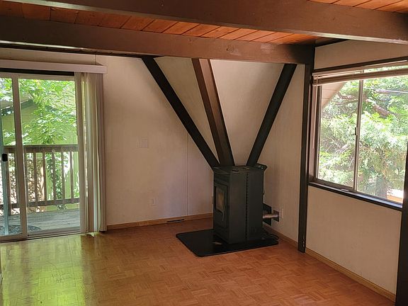 2nd image of 2714 Iris Ln